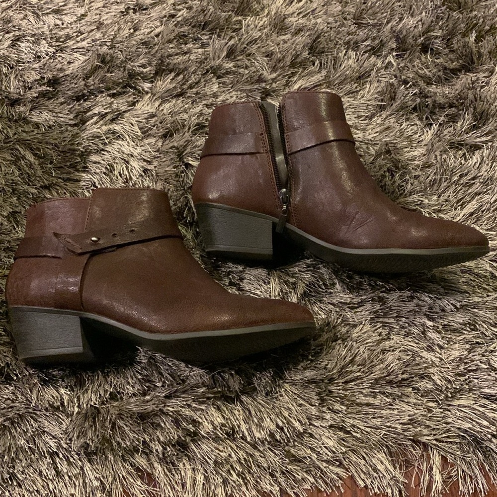 Clarks boylan dawn brown ankle bootie size 9